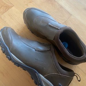 Mens 10.5 merrell slip on
